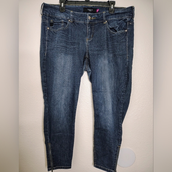 Torrid Denim Women’s Jeans w/Leg Side Zippers Low Raise 5-pockets Desig Size 16 - Picture 1 of 12